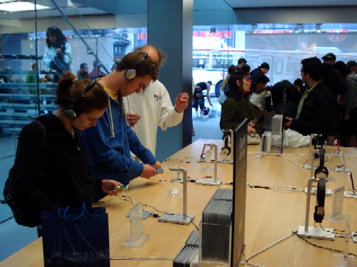 Apple store 2