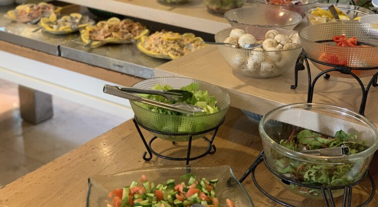 Comida para a alma: conheça o restaurante vegetariano do Templo Hare Krishna